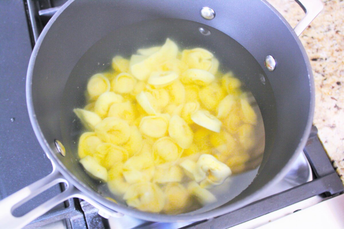 Tortellini Pesto Boiling