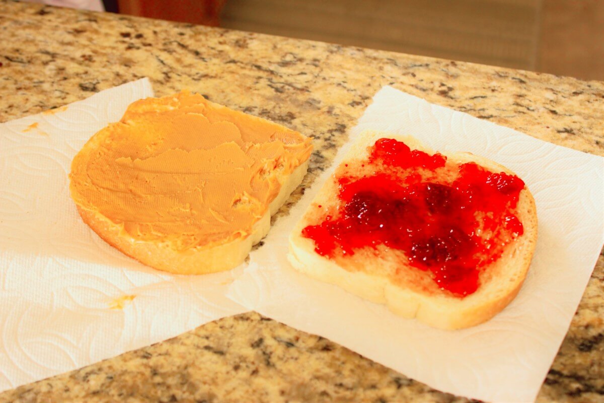 Making Uncrustables (Peanut Butter and Jelly Circle)