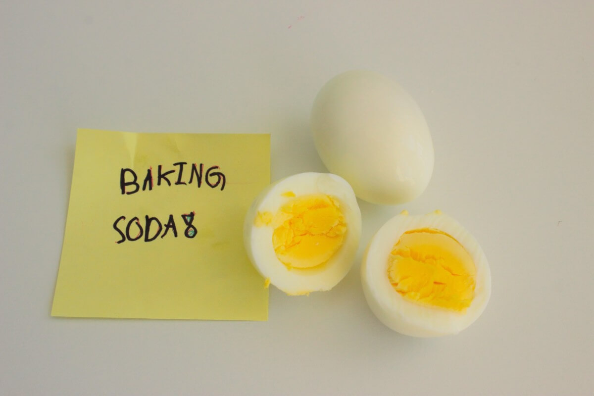 eggsperiment-baking soda