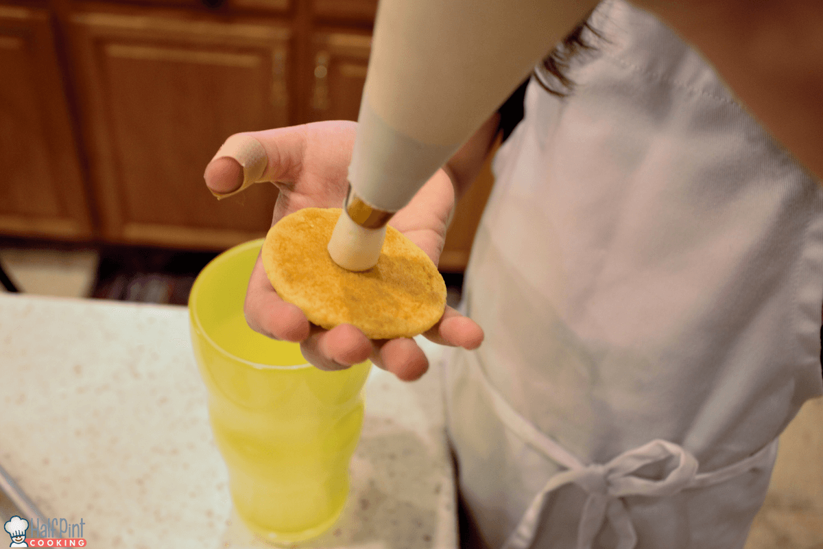 lemon oreo cookies-piping
