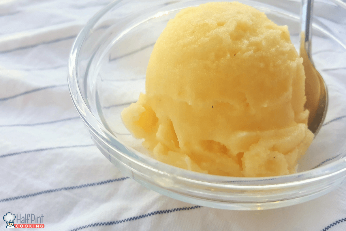 pineapple smoothie-scoop