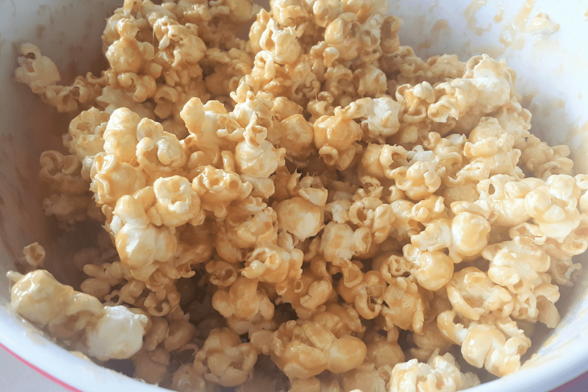 caramel popcorn-featured image