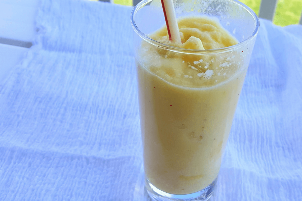pineapples smoothie-featured image